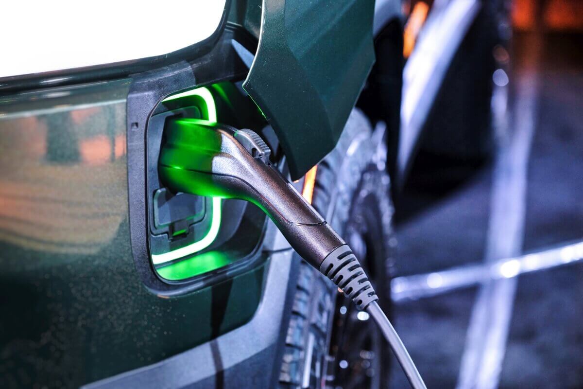 ładowanie elektrycznego samochodu ciężarowego